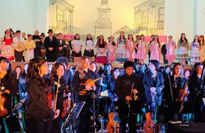 La «Pérgola de las flores» deslumbró en Pitrufquén y arrancó el aplauso de cientos de espectadores