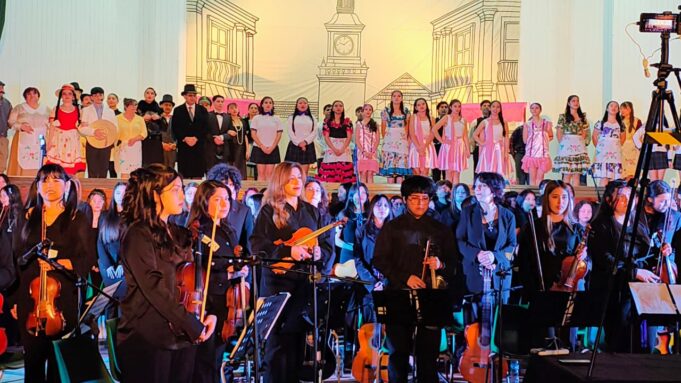 La «Pérgola de las flores» deslumbró en Pitrufquén y arrancó el aplauso de cientos de espectadores