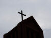 Mujer denuncia discriminación por orientación sexual tras ser expulsada de iglesia en Villarrica