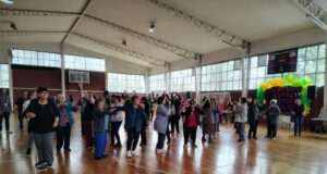 Vecinos y vecinas de Freire participaron en olimpiada recreativa en Quepe en el marco del mes de las personas mayores