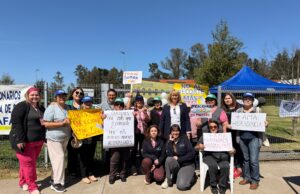 Funcionarios de salud y programa «Más Ama» de Pitrufquén reciben apoyo de alcaldesa en el marco del paro nacional de salud primaria