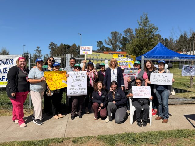 Funcionarios de salud y programa «Más Ama» de Pitrufquén reciben apoyo de alcaldesa en el marco del paro nacional de salud primaria