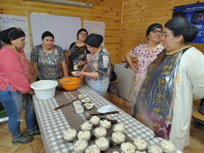 Vecinas del sector Hulio desarrollaron curso de gastronomía mapuche y repostería con pertinencia cultural en Freire