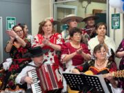 Agrupación «Voces del atardecer» celebra 18 años promoviendo el folclor entre adultos mayores de Pitrufquén