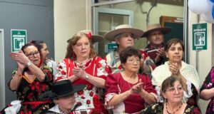 Agrupación «Voces del atardecer» celebra 18 años promoviendo el folclor entre adultos mayores de Pitrufquén