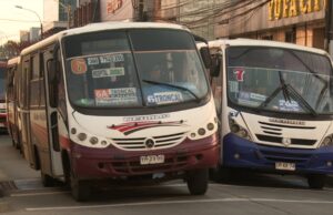 Conductores de cinco líneas de microbuses en Temuco denuncian falta de acuerdo contractual tras inicio del pago electrónico