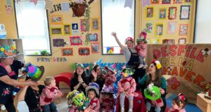 Niños y niñas protagonizan alegre desfile de primavera en la sala cuna Heidi de Pitrufquén