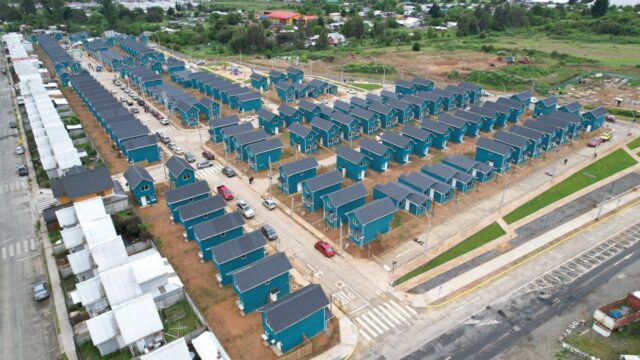 Sueño cumplido: 159 familias de Pitrufquén reciben las llaves de sus viviendas en la nueva Villa Las Praderas