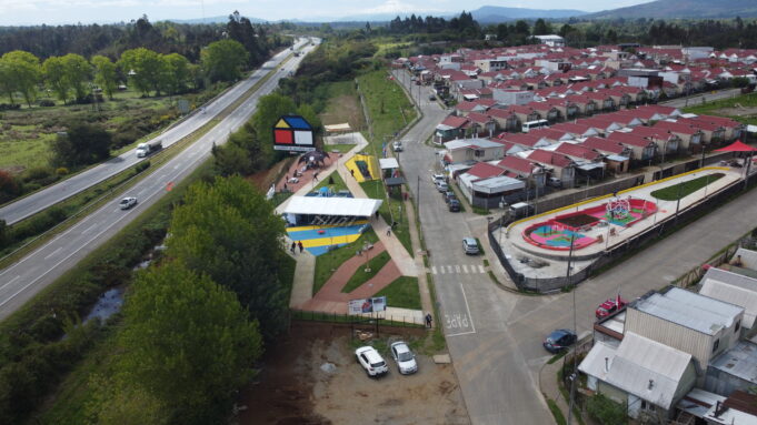 Inauguran nueva plaza en villa Cerro castillo que se convierte en la postal del norte de Loncoche