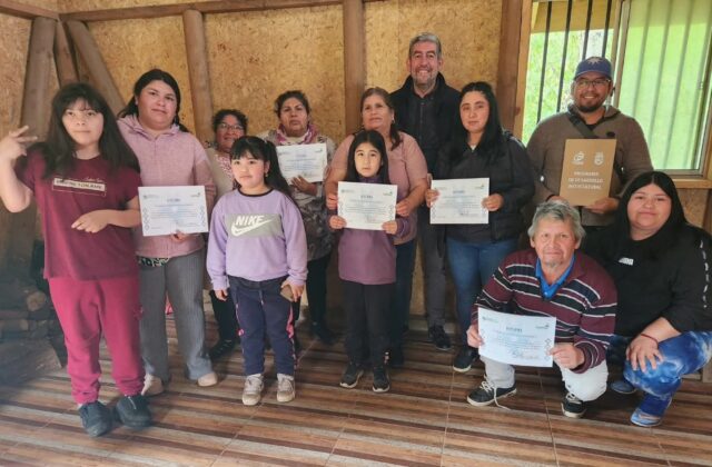 Freire celebra certificación de curso de mapuzungun en la comunidad Ramón Tromilen