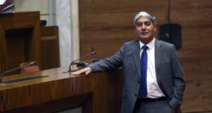 Diputado Leal acusa discriminación ante recorte de presupuesto para entrega de computadores en colegios subvencionados