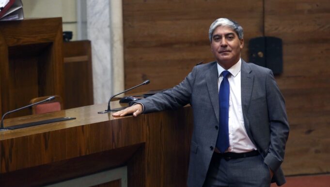 Diputado Leal acusa discriminación ante recorte de presupuesto para entrega de computadores en colegios subvencionados