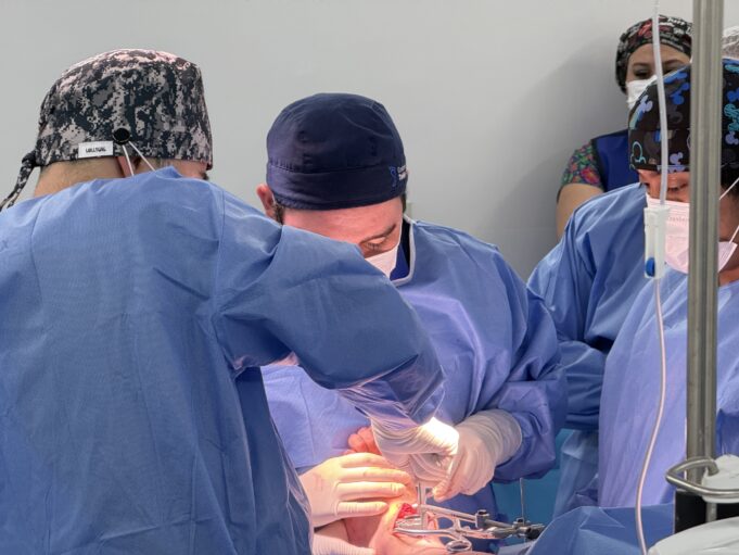 Hospital de Pitrufquén realizó su primera cirugía de reemplazo total de tobillo