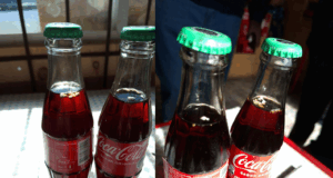 Comerciante de Pitrufquén alerta sobre posible presencia de hongos en botellas de Coca-Cola de vidrio