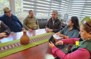 Alcalde y dirigentes de sectores rurales de Freire sostienen reuniones con Vialidad y CONAF por afectaciones en el camino Imilco–Las Quilas