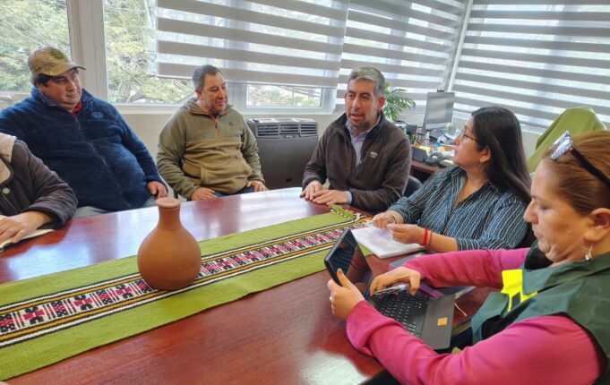 Alcalde y dirigentes de sectores rurales de Freire sostienen reuniones con Vialidad y CONAF por afectaciones en el camino Imilco–Las Quilas