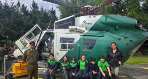 Estudiantes de la escuela Chada participan junto a carabineros de Pitrufquén en feria de especialidades en Temuco
