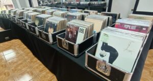 Un nuevo panorama cultural llega a Pitrufquén: feria del vinilo en Capriccio Bistro Bar & Tapas