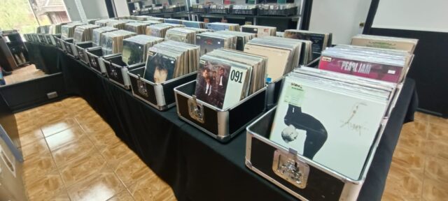 Un nuevo panorama cultural llega a Pitrufquén: feria del vinilo en Capriccio Bistro Bar & Tapas