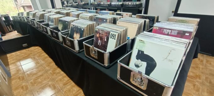Un nuevo panorama cultural llega a Pitrufquén: feria del vinilo en Capriccio Bistro Bar & Tapas