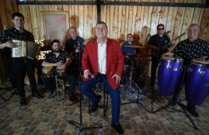 “Sí fui profeta en mi tierra”: Sergio Leal, el músico que comenzó de niño cantando con su mamá y conquistó los escenarios de Pitrufquén