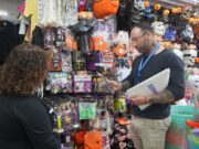 Primera fiscalización del Sernac municipal en Pitrufquén por venta de productos de halloween
