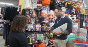 Primera fiscalización del Sernac municipal en Pitrufquén por venta de productos de halloween