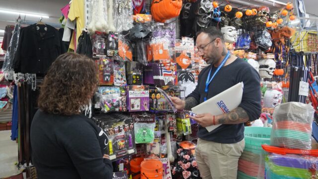 Primera fiscalización del Sernac municipal en Pitrufquén por venta de productos de halloween