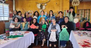 Creatividad y talento se lucen en la segunda exposición del taller municipal de artesanía en Pitrufquén