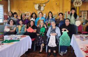 Creatividad y talento se lucen en la segunda exposición del taller municipal de artesanía en Pitrufquén
