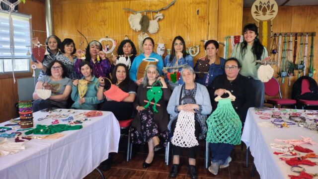 Creatividad y talento se lucen en la segunda exposición del taller municipal de artesanía en Pitrufquén