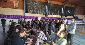 Exitosa primera feria laboral en Freire reunió a más de 350 asistentes