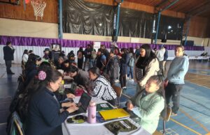 Exitosa primera feria laboral en Freire reunió a más de 350 asistentes
