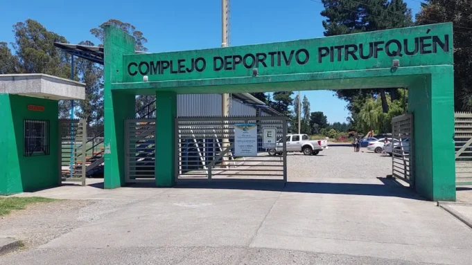 Futbolistas locales piden igualdad de acceso al complejo deportivo de Pitrufquén