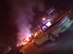 Fuego arrasa con restaurante y locales comerciales en la ruta Villarrica–Pucón