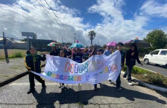 Marcha de los paraguas reunió a centenas de estudiantes en la celebración de los derechos de la niñez en Pitrufquén