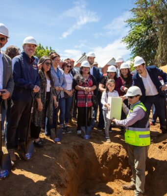 El sueño de la casa propia comienza a concretarse: colocan primera piedra de viviendas para comités Copihues y Canelos en Gorbea