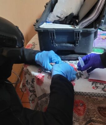 Detienen a dos sujetos que operaban microtráfico de drogas por delivery en Perquenco