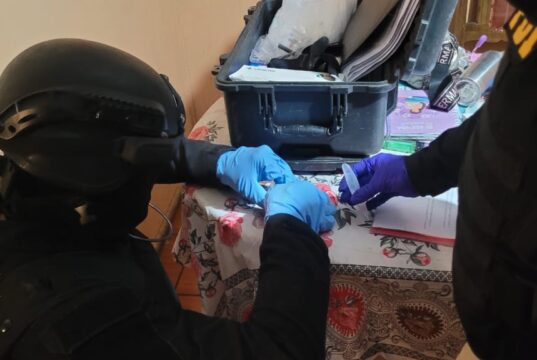 Detienen a dos sujetos que operaban microtráfico de drogas por delivery en Perquenco