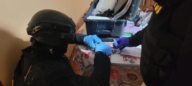 Detienen a dos sujetos que operaban microtráfico de drogas por delivery en Perquenco