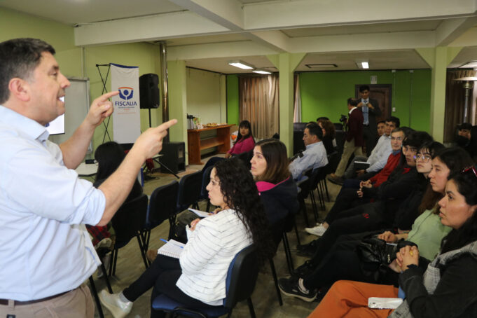 Jóvenes de establecimientos educacionales municipales de Villarrica recibieron charla sobre ley penal adolescente dictada por fiscalía