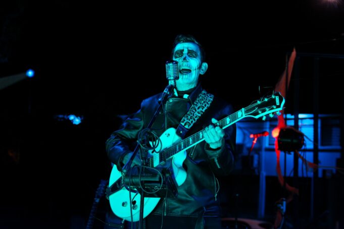 Pitrufquén celebró una exitosa “noche de cenizas” con música, color y entretención para toda la familia