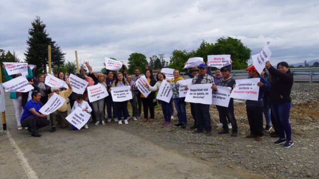 Con protesta alcaldesa de Pitrufquén, concejales y dirigentes del sector Huefel exigen al MOP que cumpla fallo de la corte suprema
