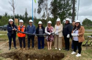 Instalan primera tubería de los trabajos de mejoramiento del APR de villa Comuy en Pitrufquén