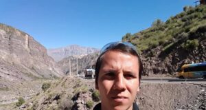 Tras campaña que permitió traer el cuerpo de su hijo desde Santiago, madre de Pitrufquén organiza rifa para cubrir costos pendientes en la funeraria