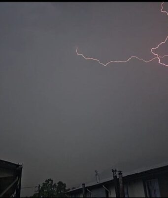 Pucón enfrentó emergencias por caída de rayos