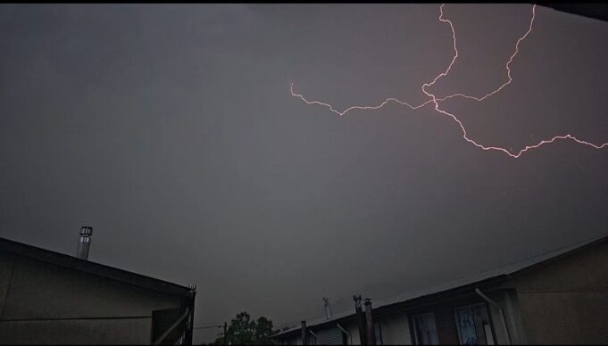 Pucón enfrentó emergencias por caída de rayos
