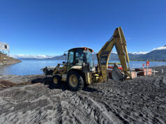 Retiran peligrosas estructuras subacuáticas y despejan puntos críticos en playas de Pucón