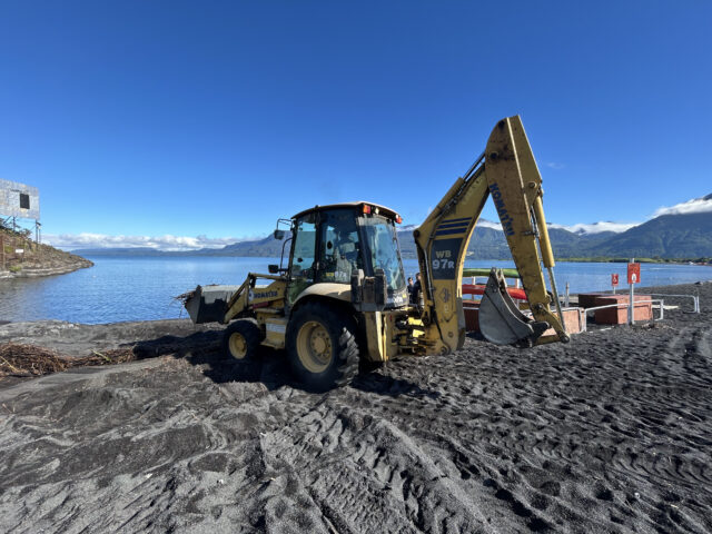 Retiran peligrosas estructuras subacuáticas y despejan puntos críticos en playas de Pucón