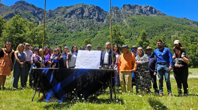 Entregan concesión de espacio fiscal contiguo al Parque Nacional Villarrica a Asociación Indígena de Curarrehue